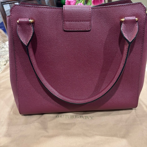 Burberry Soft Grain Medium Buckle Tote-Excellent! 👛 - Picture 6 of 15